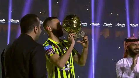 Rookie在巴塞罗那比赛中比分优势明显,战术调整引发热议!的简单介绍 Rookie在巴塞罗那比赛中比分优势明显,战术调整引发热议!的简单介绍